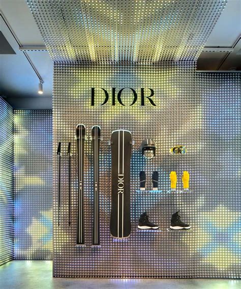 dior ski pop up|Discover Dior's latest winter pop.